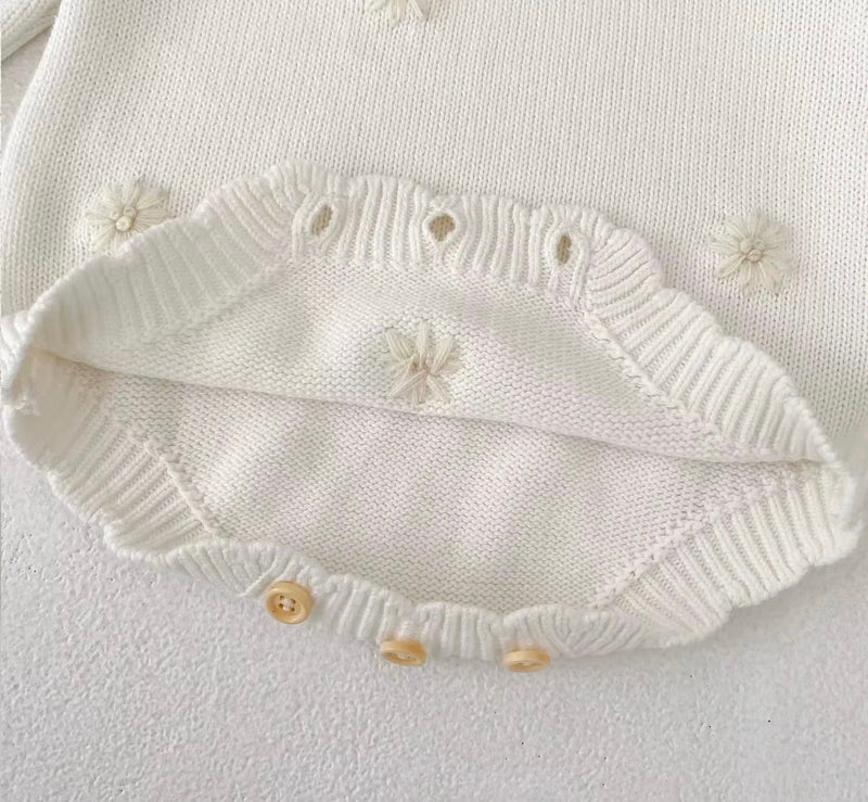 Chargez l'image dans la visionneuse de la galerie, Combinaison bébé fille en tricot doux à motifs fleuris – Kali
