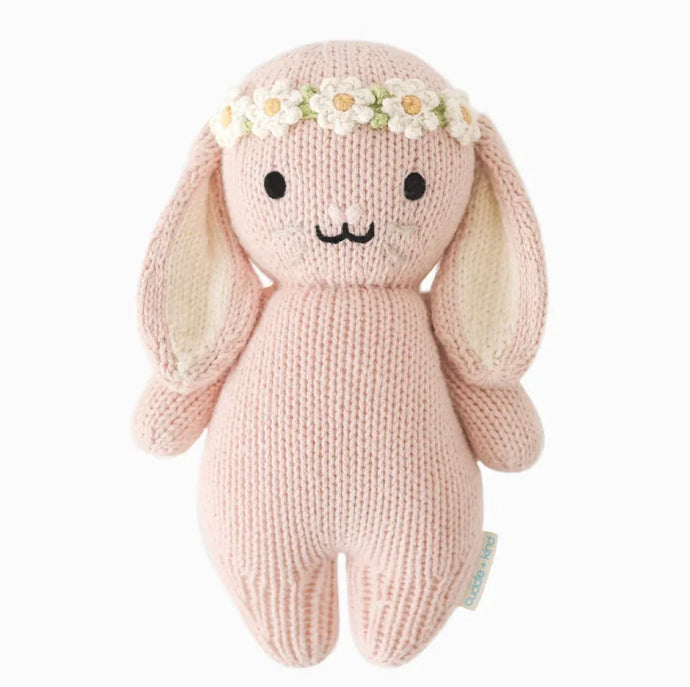 Peluche - Bébé lapin rose avec couronne de fleurs - Cuddle + Kind - Boutique Kaki Lilas