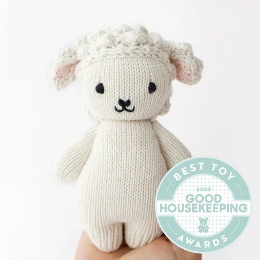 Peluche - Bébé agneau 7’’ - Cuddle + Kind - Boutique Kaki Lilas