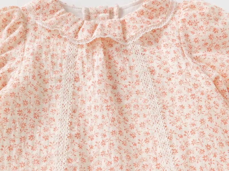 Chargez l'image dans la visionneuse de la galerie, Barboteuse bébé fille fleurie en coton avec dentelle – manches longues
