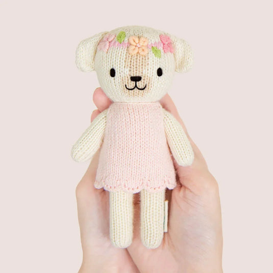 Peluche avec jolie boîte - tiny prime 6" - Charlotte le chien - Cuddle + Kind - Boutique Kaki Lilas