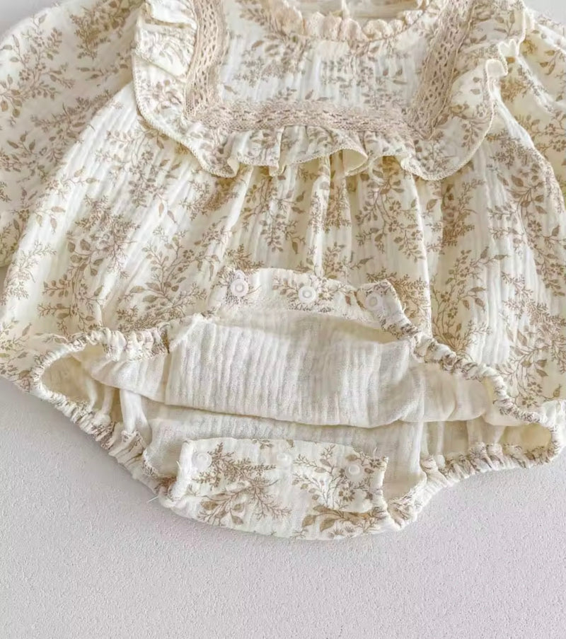 Chargez l&#39;image dans la visionneuse de la galerie, Barboteuse bébé fleurie coton doux – style bohème chic – Kali - Boutique Kaki Lilas
