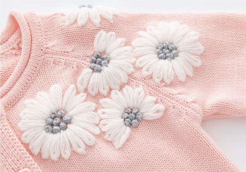 Chargez l'image dans la visionneuse de la galerie, Barboteuse bébé fille en tricot de coton rose brodé motif floral – Kali
