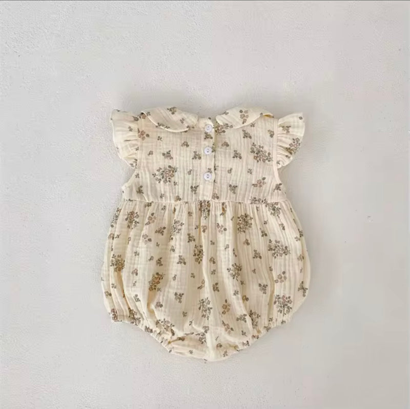 Chargez l'image dans la visionneuse de la galerie, Barboteuse bébé fille fleurie en coton nid d’abeille

