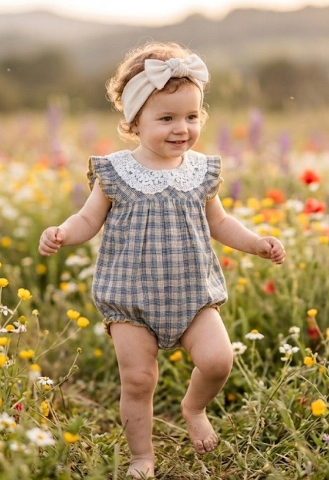 Chargez l'image dans la visionneuse de la galerie, Barboteuse bébé fille à carreaux en coton doux
