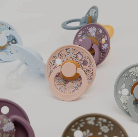 Paquet contenant deux suces Bibs de luxe en silicone Éloise Baby blue - Boutique Kaki Lilas