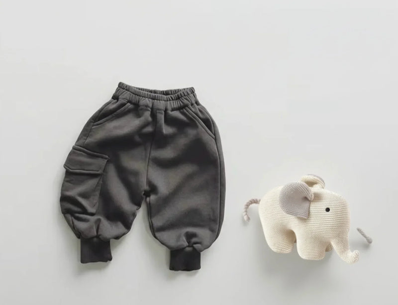 Chargez l&#39;image dans la visionneuse de la galerie, Pantalon enfant avec poche en coton doux et confortable – Modèle Kali - Boutique Kaki Lilas
