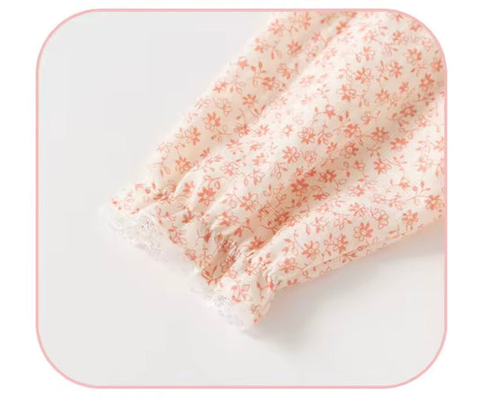 Barboteuse bébé fille fleurie en coton avec dentelle – manches longues