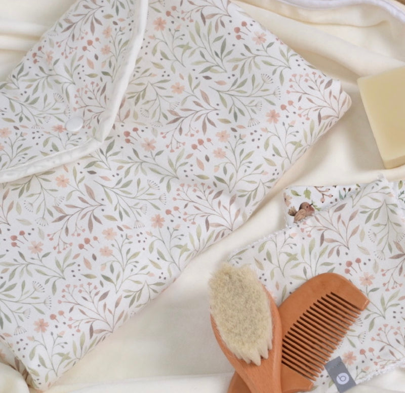 Chargez l&#39;image dans la visionneuse de la galerie, Matelas à langer pour bébé - Boutique Kaki Lilas
