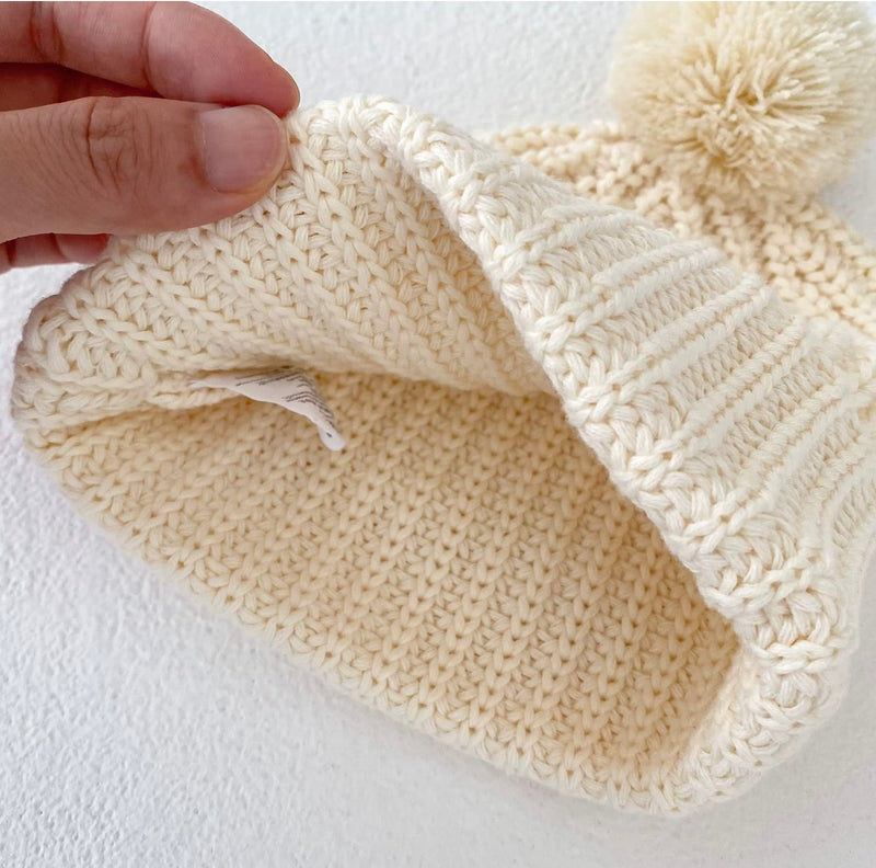 Chargez l&#39;image dans la visionneuse de la galerie, Bonnet bébé ivoire avec pompon en coton doux – Kali - Boutique Kaki Lilas
