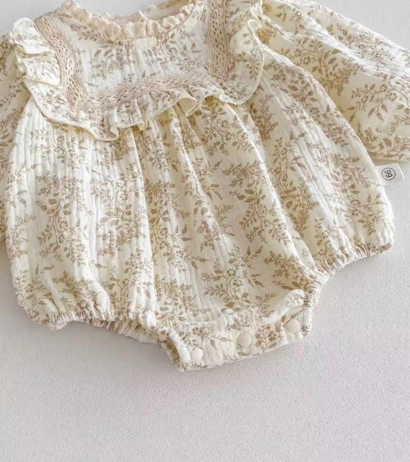 Chargez l&#39;image dans la visionneuse de la galerie, Barboteuse bébé fleurie coton doux – style bohème chic – Kali - Boutique Kaki Lilas
