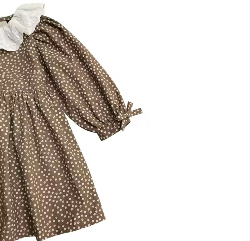 Chargez l&#39;image dans la visionneuse de la galerie, Robe bébé fille fleurie d’automne – Modèle Kali en coton doux et élégant - Boutique Kaki Lilas
