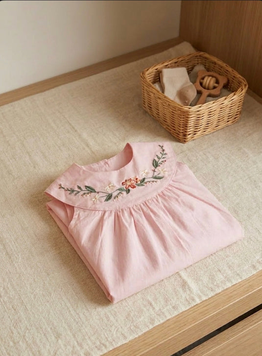 Robe fille rose brodée à col rond Vichy