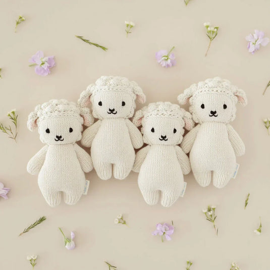 Peluche - Bébé agneau 7’’ - Cuddle + Kind - Boutique Kaki Lilas
