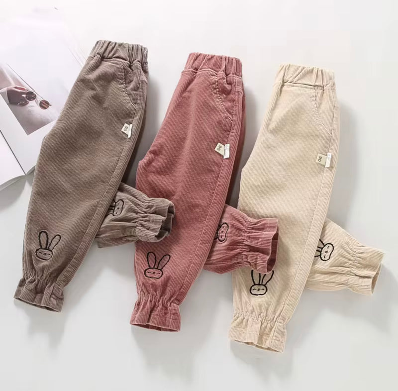 Load image into Gallery viewer, Pantalon pour filles en velours côtelé motif lapin – Kali - Boutique Kaki Lilas
