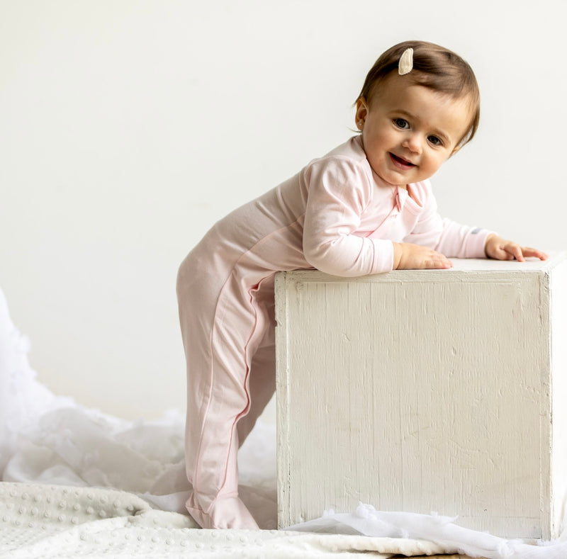 Chargez l'image dans la visionneuse de la galerie, Genouillère bébé fille rose Coccoli sans froufrou en TENCEL™ - Plus qu’une seule disponible 🤍
