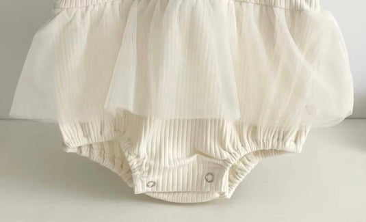Barboteuse bébé fille à volants avec dentelle et bandeau assorti – Vichy