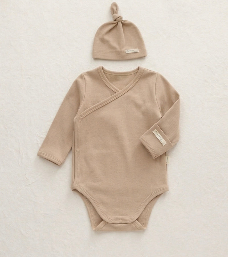 Chargez l'image dans la visionneuse de la galerie, Grenouillère pour bébé avec bonnet en coton bio
