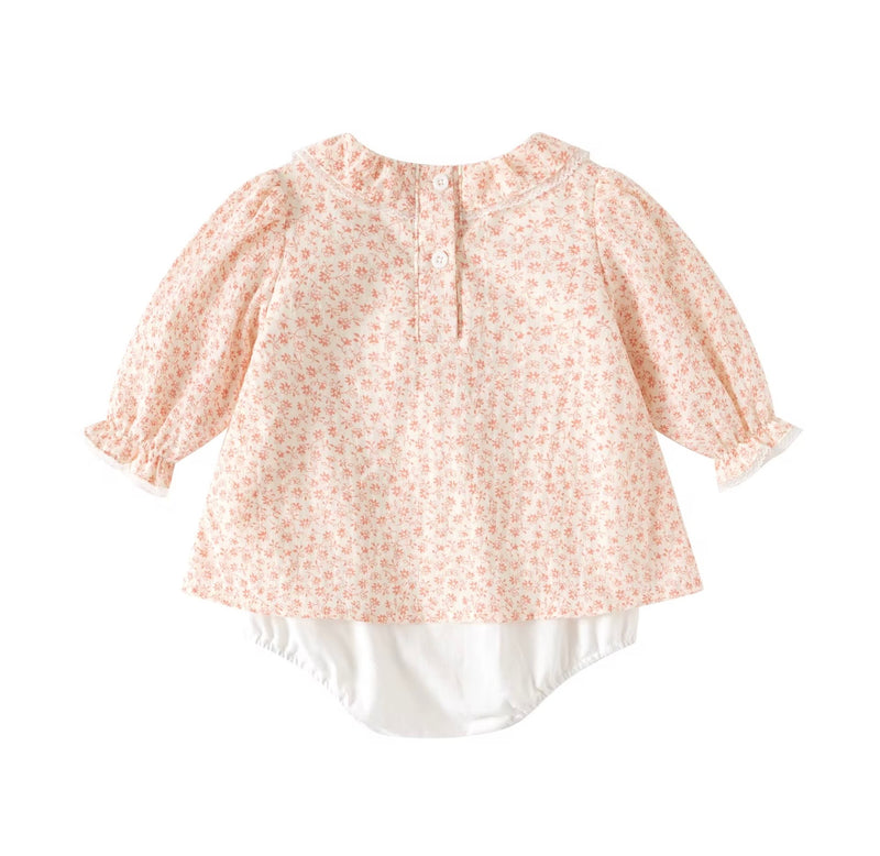 Chargez l'image dans la visionneuse de la galerie, Barboteuse bébé fille fleurie en coton avec dentelle – manches longues
