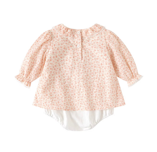Barboteuse bébé fille fleurie en coton avec dentelle – manches longues