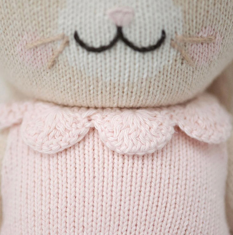 Load image into Gallery viewer, Peluche - Hannah le lapin rose - Cuddle + Kind - Boutique Kaki Lilas
