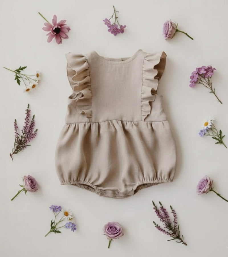 Chargez l'image dans la visionneuse de la galerie, Barboteuse bébé fille Clémence – Lin naturel 🤍
