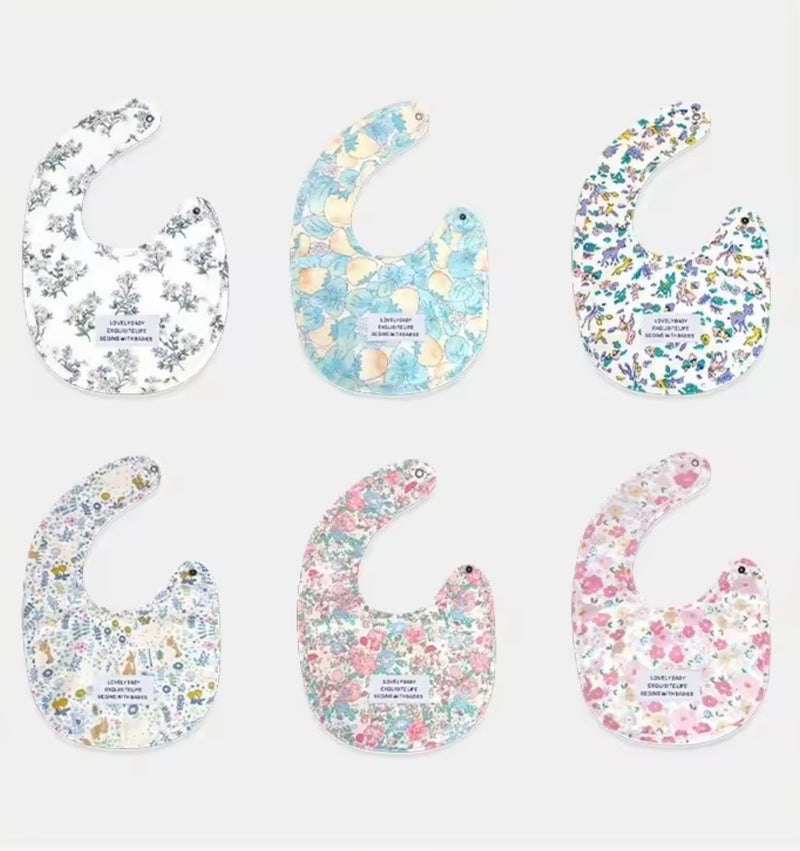 Chargez l&#39;image dans la visionneuse de la galerie, Bavoir bébé en coton motif fleuri – Kali - Boutique Kaki Lilas
