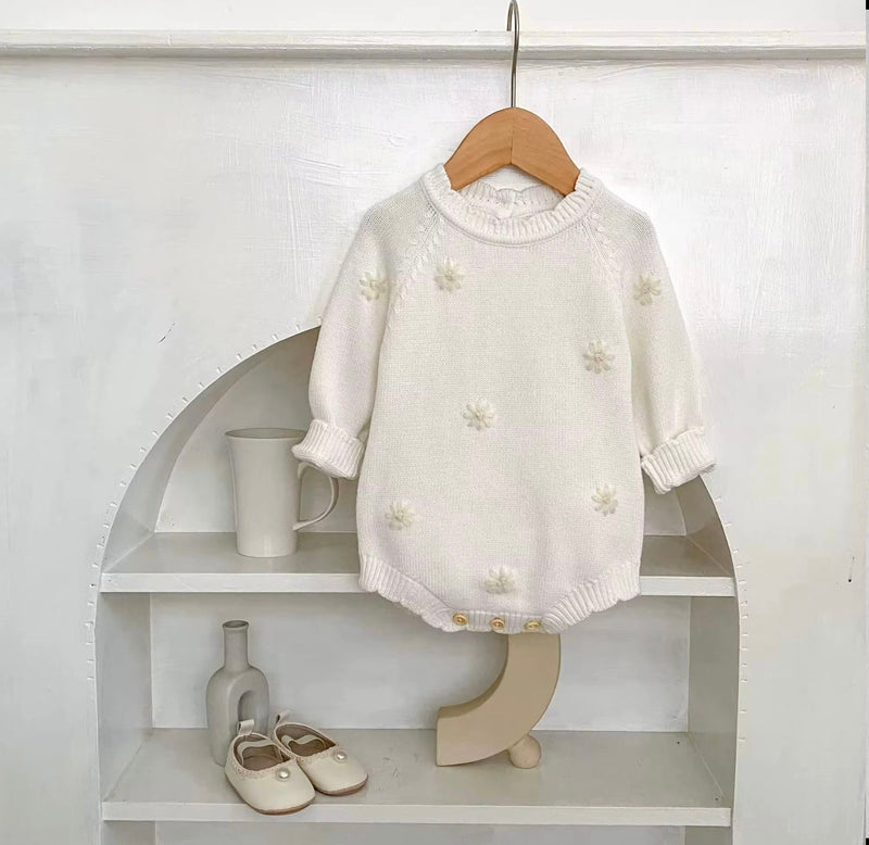 Chargez l'image dans la visionneuse de la galerie, Combinaison bébé fille en tricot doux à motifs fleuris – Kali
