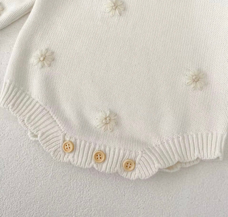 Chargez l'image dans la visionneuse de la galerie, Combinaison bébé fille en tricot doux à motifs fleuris – Kali
