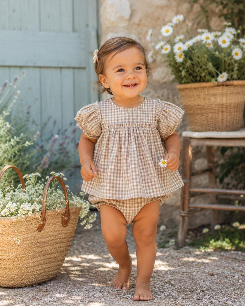 Chargez l'image dans la visionneuse de la galerie, Barboteuse bébé fille à carreaux avec broderie florale – Camille
