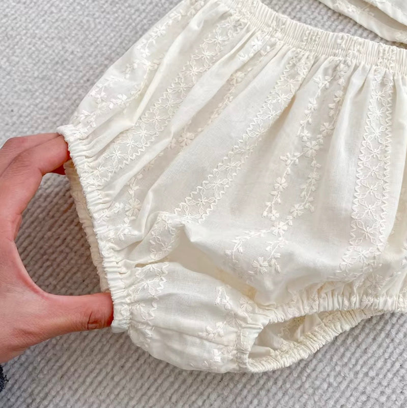 Chargez l'image dans la visionneuse de la galerie, Ensemble bébé fille blouse brodée et bloomer en coton
