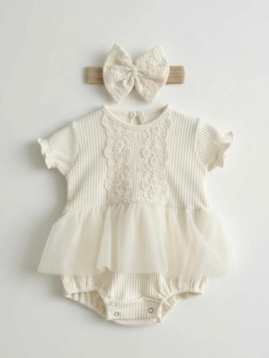 Barboteuse bébé fille à volants avec dentelle et bandeau assorti – Vichy