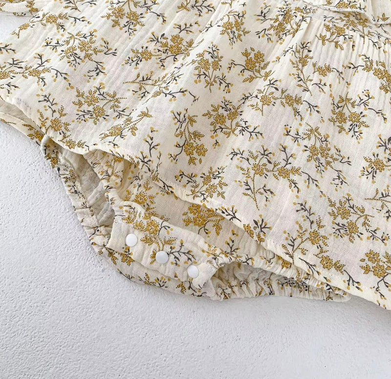 Load image into Gallery viewer, Barboteuse bébé fille à fleurs jaunes – 3 à 6 mois – Confort coton été - Boutique Kaki Lilas
