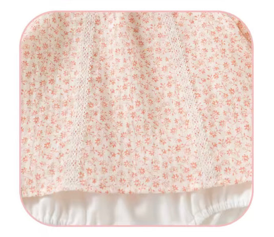 Barboteuse bébé fille fleurie en coton avec dentelle – manches longues