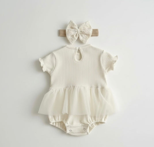 Barboteuse bébé fille à volants avec dentelle et bandeau assorti – Vichy