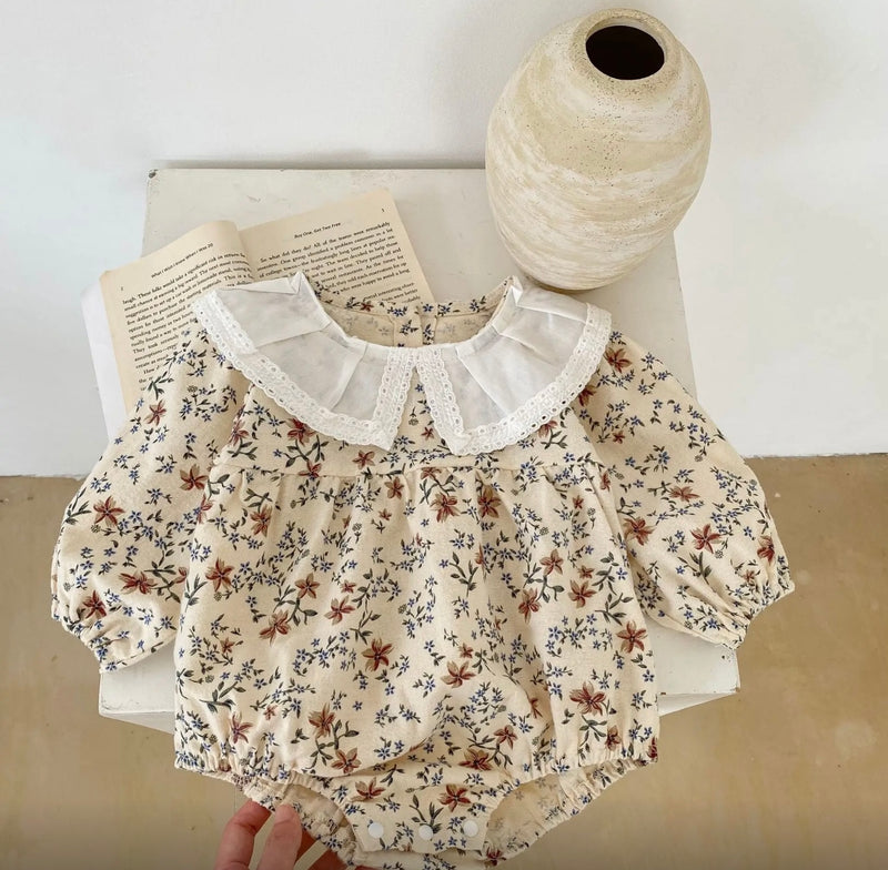 Chargez l&#39;image dans la visionneuse de la galerie, Cache-couches bébé fleuri rosé en coton doux – Kali - Boutique Kaki Lilas
