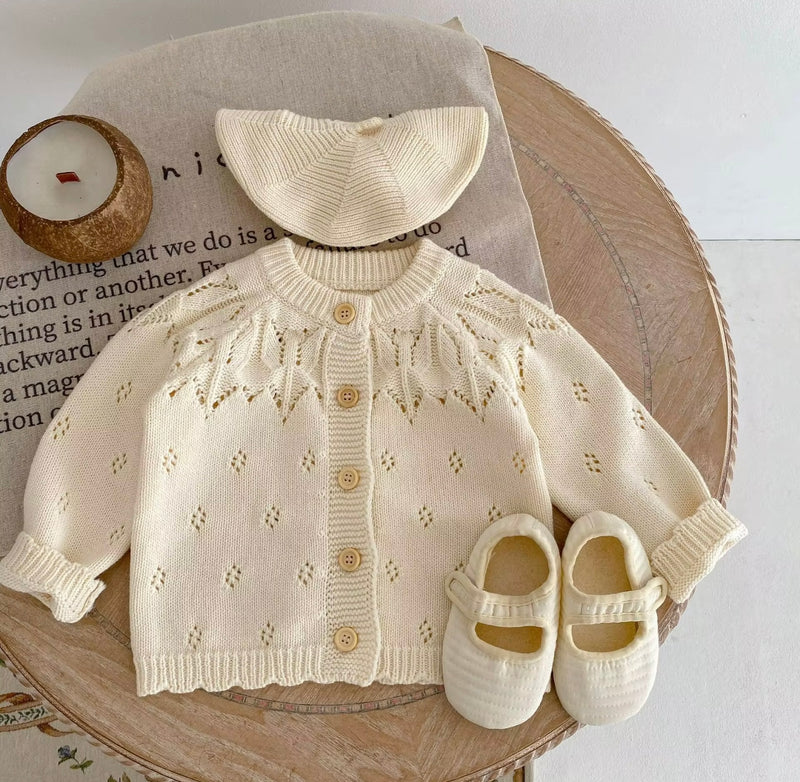 Chargez l&#39;image dans la visionneuse de la galerie, Cardigan bébé en tricot doux et respirant – Kali - Boutique Kaki Lilas
