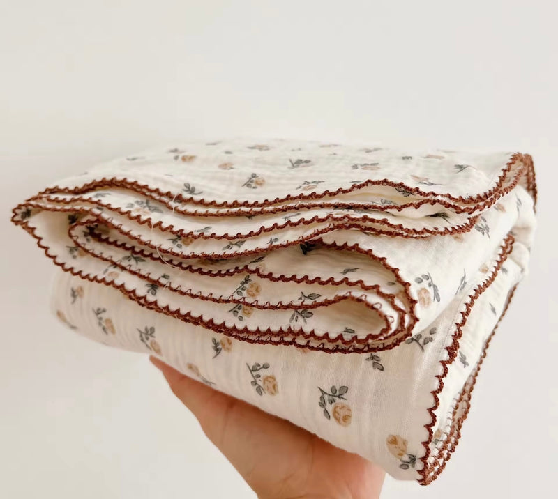 Chargez l'image dans la visionneuse de la galerie, Mousseline bébé florale vintage 100% coton – Kaki Lilas
