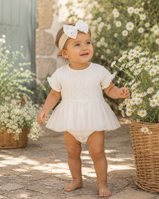 Barboteuse bébé fille à volants avec dentelle et bandeau assorti – Vichy