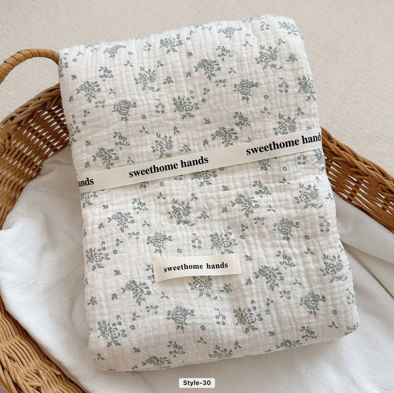 Chargez l&#39;image dans la visionneuse de la galerie, Couverture bébé florale vintage en coton 100 % – Kaki Lilas - Boutique Kaki Lilas
