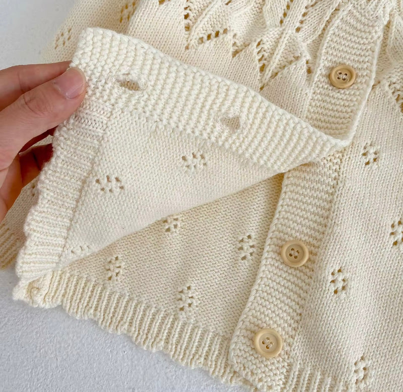 Chargez l&#39;image dans la visionneuse de la galerie, Cardigan bébé en tricot doux et respirant – Kali - Boutique Kaki Lilas
