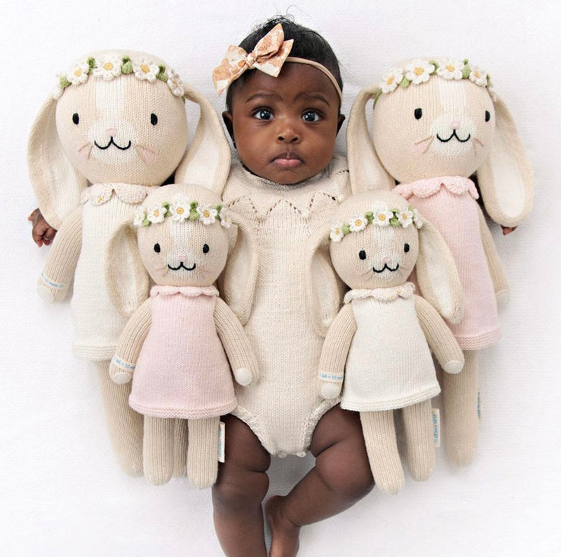 Load image into Gallery viewer, Peluche - Hannah le lapin rose - Cuddle + Kind - Boutique Kaki Lilas
