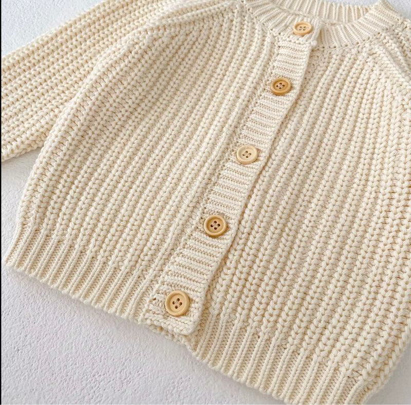 Chargez l&#39;image dans la visionneuse de la galerie, Cardigan bébé en tricot doux – Kali - Boutique Kaki Lilas
