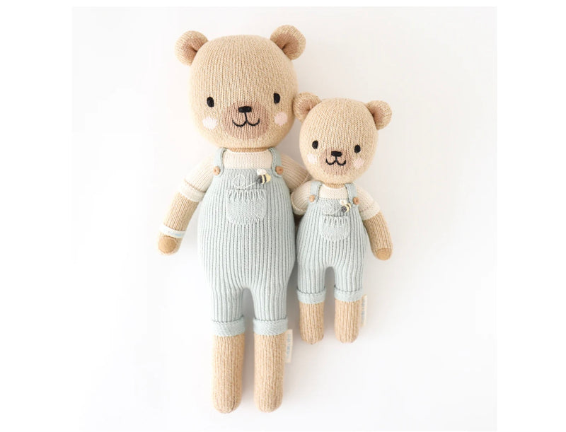 Chargez l&#39;image dans la visionneuse de la galerie, Peluche - Charlie l&#39;ourson au miel - Cuddle + Kind - Boutique Kaki Lilas
