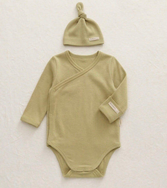 Grenouillère pour bébé avec bonnet en coton bio