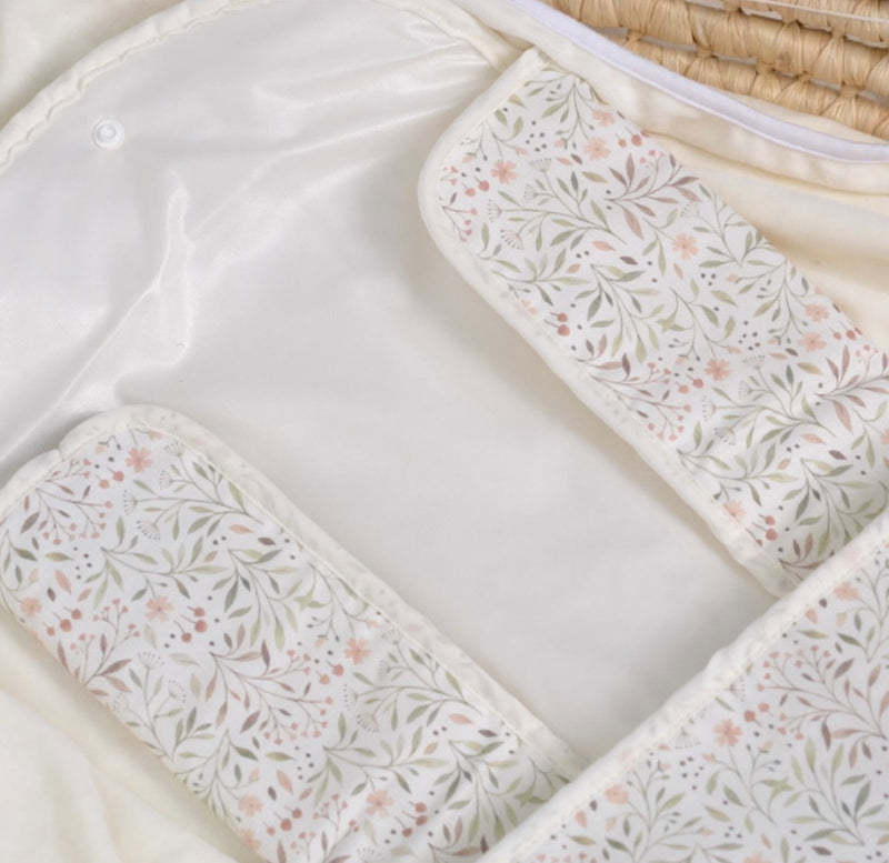 Chargez l&#39;image dans la visionneuse de la galerie, Matelas à langer pour bébé - Boutique Kaki Lilas
