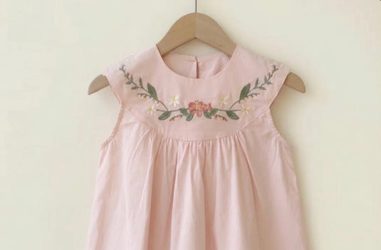 Robe fille rose brodée à col rond Vichy