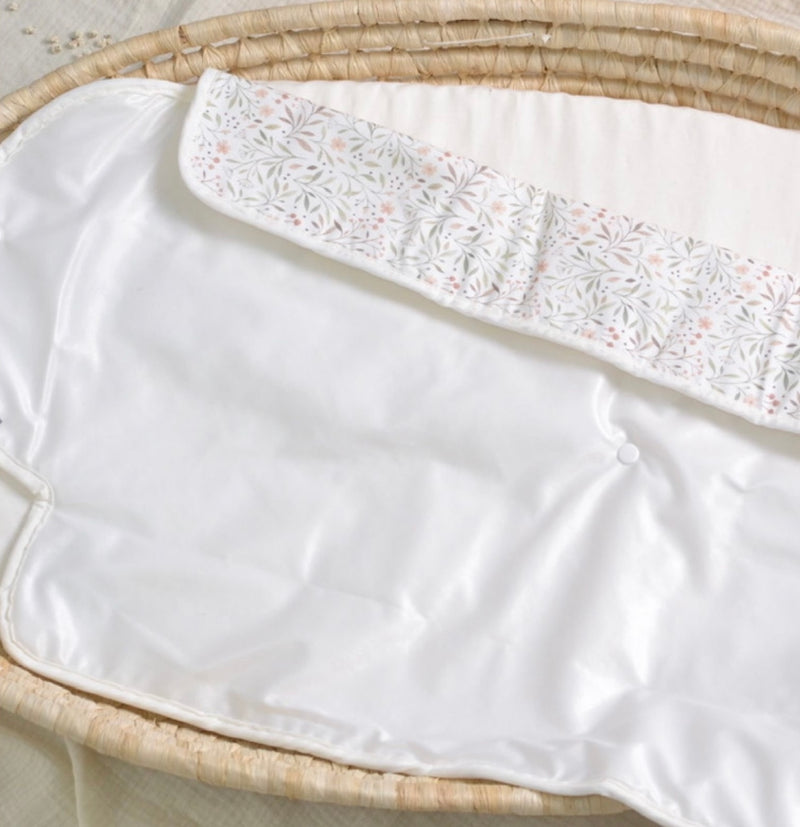 Chargez l&#39;image dans la visionneuse de la galerie, Matelas à langer pour bébé - Boutique Kaki Lilas
