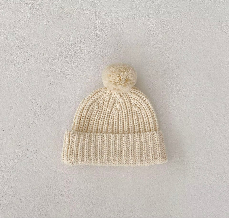 Chargez l&#39;image dans la visionneuse de la galerie, Bonnet bébé ivoire avec pompon en coton doux – Kali - Boutique Kaki Lilas
