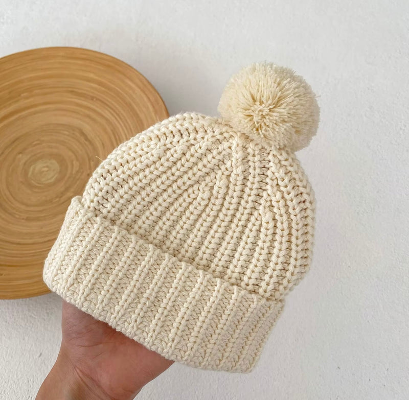 Chargez l&#39;image dans la visionneuse de la galerie, Bonnet bébé ivoire avec pompon en coton doux – Kali - Boutique Kaki Lilas
